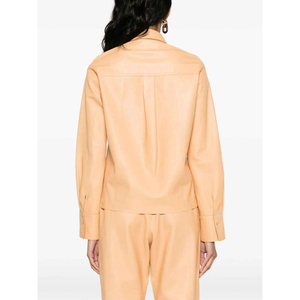 Chemise pour femme en similicuir beige à manches longues, col rabattu, boutonnée sur le devant, style minimaliste, longueur normale, tissu tissé - Product Image 6
