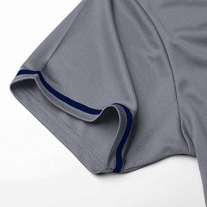 Maillot de baseball vierge pas cher en gros, personnalisable avec numéros, noms et logos brodés par Hash International - Product Image 3