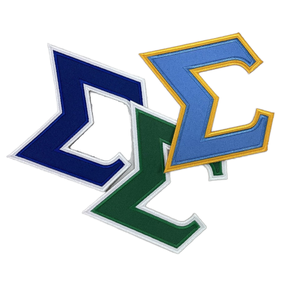 Écussons brodés personnalisés de haute qualité en PVC thermocollant pour chapeaux, avec logo en tissu sergé et lettres grecques de sororités et fraternités, fabriqués à Taïwan - Product Image 1