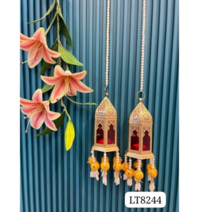 Lanterne suspendue artisanale traditionnelle en métal de 20 pouces, porte-bougie chauffe-plat, avec pompon perlé, décorative pour la maison, les mariages, Diwali et Ramadan - Product Image 1