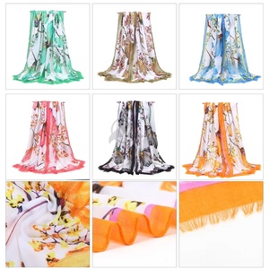 Nuevos Hijabs Musulmanes de Poliéster con Lámina Dorada, Estilo Europeo Clásico, Estampados con Patrones Florales, Chales y Bufandas de Algodón para Mujer - Product Image 3