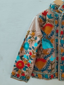 เสื้อแจ็คเก็ตกำมะหยี่ |   เสื้อแจ็คเก็ตอินเดียทำมือ |   เสื้อแจ็คเก็ตปักลายสำหรับผู้หญิง |   เสื้อแจ็คเก็ตสไตล์อินเดีย |   เสื้อแจ็คเก็ตปักลายตามสั่ง - Product Image 3