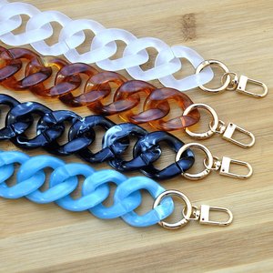 Adorno Decorativo de Cadena de Resina Hecho a Mano para Espacios Modernos - Product Image 2