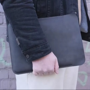 เคสใส่แล็ปท็อปหนังแท้ปรับแต่งเองและทำจากสักหลาดทำด้วยมือพกพาง่ายสำหรับการใช้งานในสำนักงานทุกวัน - Product Image 1