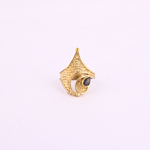 Bague de mode unique en laiton plaqué or - Product Image 1