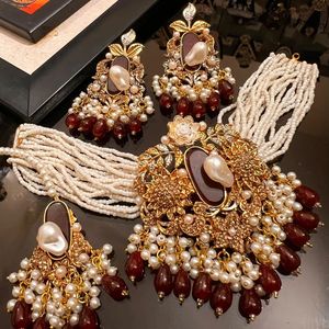 Ensemble de bijoux fantaisie plaqué or avec perles, motif floral, collier, boucles d'oreilles et parure de tête pour femme, idéal pour mariage et soirée - Product Image 6