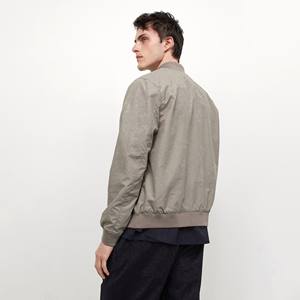 เสื้อแจ็คเก็ตบอมเบอร์สีดำสไตล์สปอร์ต ซิปยาว แขนยาว แจ็คเก็ตนักแข่งสำหรับผู้ชาย คุณภาพดีที่สุด แจ็คเก็ตบอมเบอร์ผู้ชาย OEM - Product Image 4