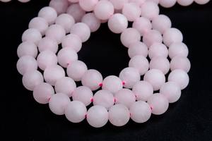 Cuentas sueltas redondas de cuarzo rosa mate natural para la fabricación de joyas, pulseras, collares y manualidades DIY. - Product Image 3