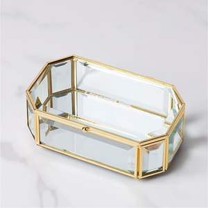 Boîte à bibelots rectangulaire en verre avec cadre en laiton fait main, coffre au trésor en verre avec finition dorée |   Rangement de bureau pour cosmétiques et accessoires - Product Image 3