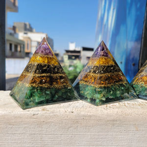 Pirámide Generadora de Riqueza de Gran Venta: Amatista, Pirita, Ojo de Tigre, Citrino, Jade Verde - Prosperidad, Abundancia, Crecimiento, Regalo al por Mayor, Amor - Product Image 1