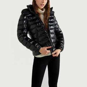 Abrigo Acolchado con Capucha Personalizado para Mujer, Ropa de Invierno Premium, Marca Privada, Fábrica de Ropa OEM - Product Image 2