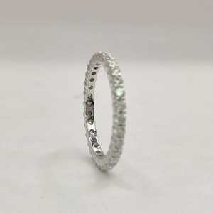 Bague unisexe tendance en argent sterling 925 avec moissanite taille ronde, idéale pour les fiançailles, les fêtes ou comme cadeau pour elle. - Product Image 2