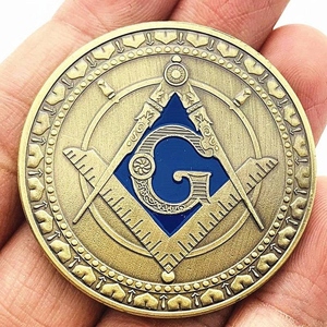Moneda de Desafío de la Logia Azul de Maestros Masones, con el lema Fe, Esperanza, Caridad, y el Compás Cuadrado, chapada en oro azul. - Product Image 3