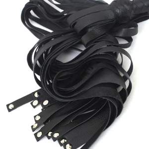 Flogger de Cuero Suave para Juego Sensorial con Flecos Flexibles y Ligeros - Product Image 6