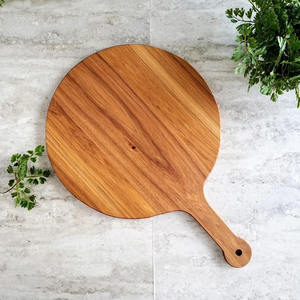Tabla de cortar de madera Blossom Craft India, la mejor para uso en la cocina, con una superficie gruesa y duradera para cortar carne y verduras. - Product Image 1
