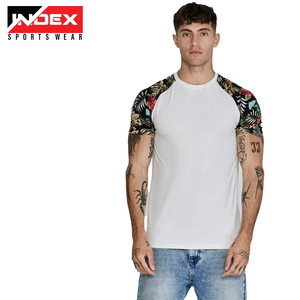 Camiseta Deportiva de Manga Raglán Blanca para Hombre, con Estampado Floral, Cuello Redondo, Corte Ajustado, de Secado Rápido, Material Jersey - Product Image 1