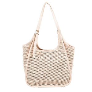 Aprovecha el día con absoluta confianza con este llamativo bolso de hilo natural, diseñado con una forma vertical y un asa elegante. - Product Image 1