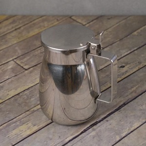 Carafe à eau en acier inoxydable de qualité supérieure avec couvercle, idéale pour servir les boissons dans les restaurants, hôtels, cuisines et salles à manger. - Product Image 6