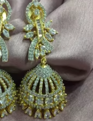 Elegantes pendientes pulidos de oro de la mejor calidad con elegante diseño de piedra CZ, perfectos para fiestas, pendientes modernos para mujer - Product Image 2