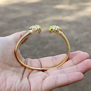 Bracelet élégant en jade préhnite et calcédoine rose, style bohème, plaqué or 18 carats, en laiton massif, réglable. - Product Image 5