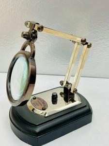 แว่นขยายปรับได้ ทนทาน ทำมือจากนิกเกิลและทองเหลืองสีดำ บนฐานไม้ |   แว่นขยายตั้งโต๊ะแบบคลาสสิก - Product Image 6