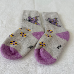 Chaussettes en laine pour bébés et tout-petits, imprimé papillon gris et violet, chaussettes mi-hautes pour filles, chaussettes chaudes d'hiver en tricot pour enfants - Product Image 3