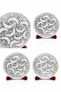 Disco de Cristal de Selenita Natural con Diseño de Luna y Estrella, Placa de Carga de Selenita Grabada para Meditación y Decoración Espiritual, Venta al Por Mayor - Product Image 3