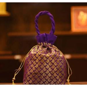 Venta al por mayor lote Banarsi seda indio Potli mujeres bolso para madres regalo embrague monedero boda Diwali retorno regalo - Product Image 2