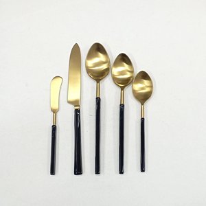 Vente exclusive de couverts de qualité standard au design royal, avec manche en résine alimentaire, fourchette, cuillère et couteau. - Product Image 3