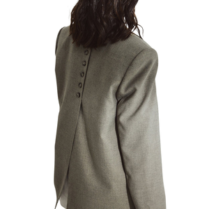เสื้อเบลเซอร์ผู้หญิงทรงหลวม กระดุมแถวเดียว แขนยาว ผ้าไม่ยับ ระบายอากาศดี เหมาะสำหรับฤดูใบไม้ผลิ รับผลิตแบบ OEM ODM ตามสั่ง - Product Image 5