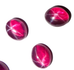 Rubis étoilé transparent ovale 9x11 mm 6 carats, cabochon poli créé en laboratoire avec effet étoile à 6 branches pour la fabrication de bijoux - Product Image 2