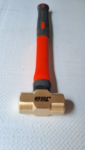 Martillo de Latón JSB de 1 kg con Mango de Fibra de Vidrio, Cabeza de Latón Macizo, Martillo de Seguridad Industrial, Color Dorado, Hecho en India - Product Image 2