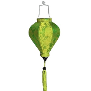 Lanterne en soie vietnamienne, fabriquée à la main, en tissu, éclairage luxueux pour mariage, événement, maison, restaurant, hôtel, décoration élégante et ambiance chaleureuse - Product Image 1