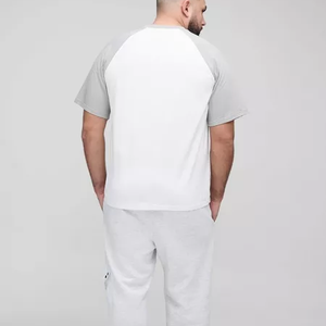 T-shirt pour homme à manches courtes surdimensionné de haute qualité avec impression de logo personnalisée en polyester et coton - Product Image 5