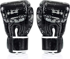 ถุงมือชกมวยแฟร์เท็กซ์สีดำและสีเทา ดีไซน์ใหม่ เหมาะสำหรับการฝึกซ้อมและการต่อสู้ทุกประเภท ถุงมือ Fiartex สำหรับผู้ใหญ่ อุปกรณ์ต่อสู้รุ่น CP-BG-118 - Product Image 3