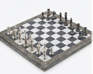Juego de Ajedrez de Metal Artesanal, Tablero Decorativo, Escultura Moderna Plegable para Mesa, Decoración para Hogar u Oficina, Regalo Hecho a Mano de Alta Calidad - Product Image 3