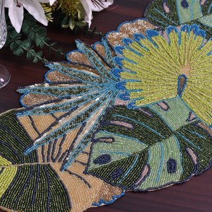 Mantel Individual de Tela Hecho a Mano con Diseño Bohemio Bordado en Verde, Azul y Dorado - Product Image 5