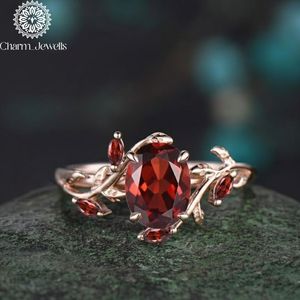 Bague de Fiançailles Femme Charm_Jewells en Argent Plaqué Or Rose avec Moissanite Taille Coussin Sertie à Griffes Motif Végétal Vintage - Product Image 4
