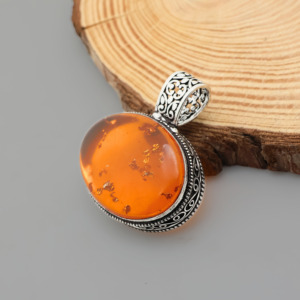 Colgante de piedra preciosa de ámbar natural con engaste de plata – Ámbar naranja cálido - Product Image 5