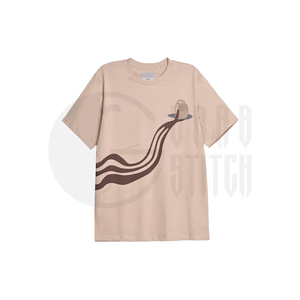 Camiseta de Manga Corta Beige para Hombre con Estampado de Ondas Geométricas, Cuello Redondo, Corte Casual, Estampado Serigrafiado, Largo Regular - Product Image 2