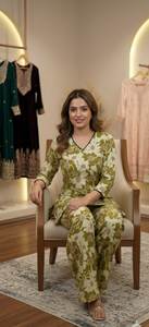 Ensemble coordonné élégant en coton à fleurs pour femme – Haut et pantalon confortables pour un usage quotidien - Product Image 2