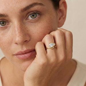 Anillo de Oro de 14KT/10KT con Diamante de Laboratorio de 2.50Ct, Corte Pera Brillante, Diseño Ligero y Único, Joyería Fina para Mujer, Compromiso, Boda - Product Image 1