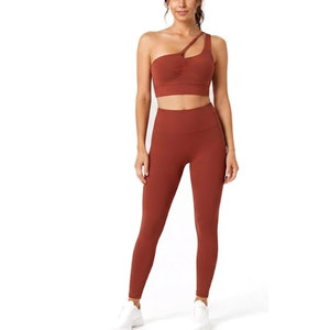 Ensemble de compression premium pour femmes avec tissu extensible respirant pour la gym, la course, l'entraînement, le yoga et les activités quotidiennes - Product Image 1