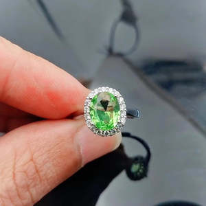 Bague ovale ajustable avec zircon créé en laboratoire, incrustation pavée en or rose et platine - Product Image 4