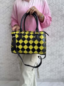 Ensemble de 4 sacs à main et pochettes de luxe en cuir sculpté à la main, style bohème gypsy à motifs damier, pour femmes - Product Image 3