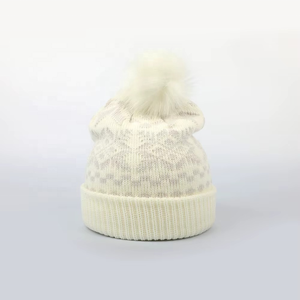 Gorro de Punto con Puño y Pompón para Mujer, 100% Acrílico, Blanco, con Logotipo Jacquard - Product Image 3
