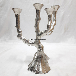 Centre de table de mariage élégant en métal de qualité supérieure, finition dorée haut de gamme, 4 bras, porte-bougie - Product Image 1