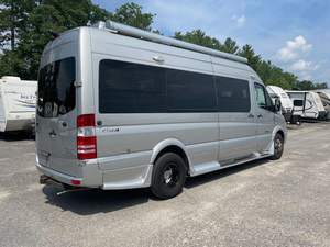 Autocaravana Económica Usada ROADTREK ADVENTUROUS 2015 Blanca Euro 5 para 4-6 Personas, Ideal para Acampar - Product Image 2