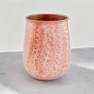 Gobelet en cuivre gravé floral, fait main, décoratif, pour l'eau, vaisselle traditionnelle en métal pour la maison, la restauration, l'hôtellerie et les cadeaux - Product Image 1