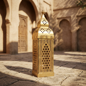 Lanterne marocaine décorative inspirée des palais, en métal artisanal, pour porte-bougie de luxe et décoration élégante d'espace de vie - Product Image 1